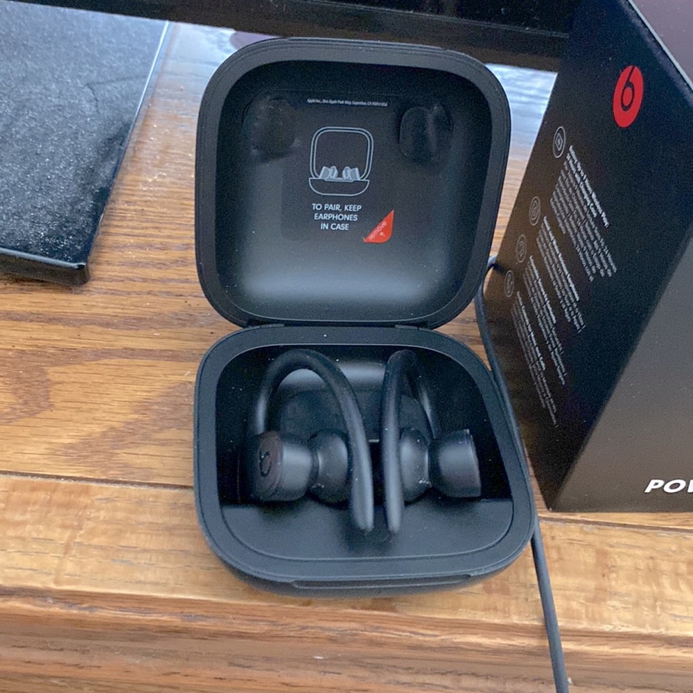 Apple Beats Power Beats Pro with charging case,cable and original box
